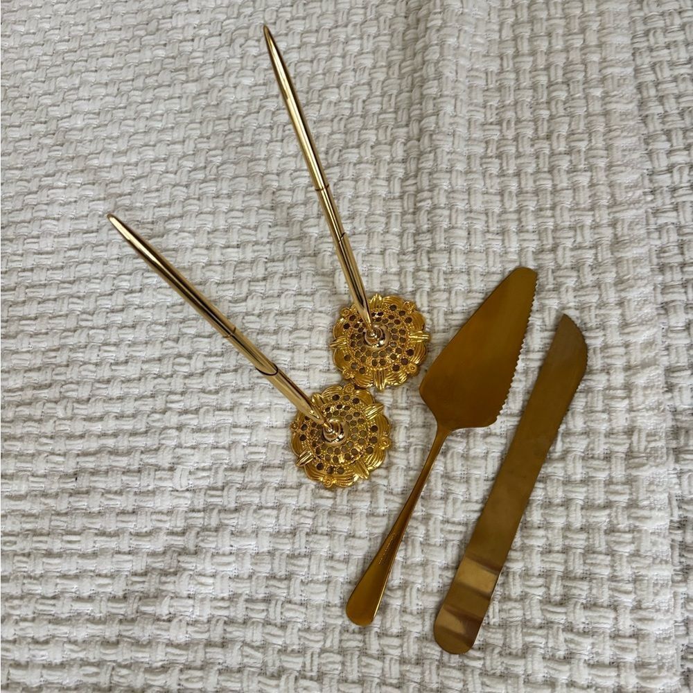 Gold Wedding Items✨ - Picture 3 of 3